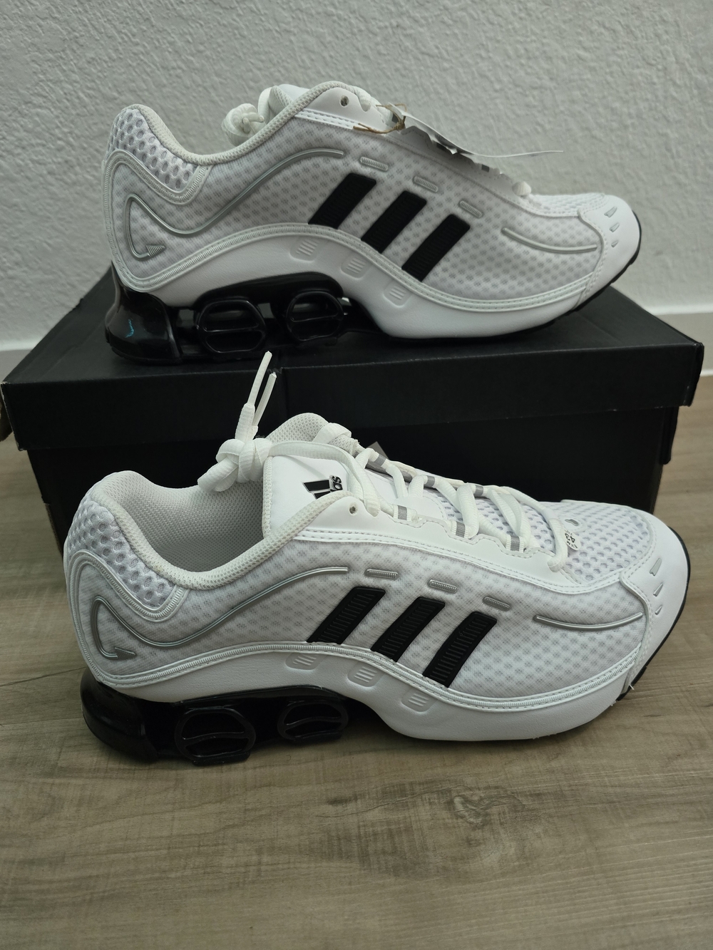 Adidas Megaride 01 White Mesh Running Shoes with Black Stripes 10.5M/12W..